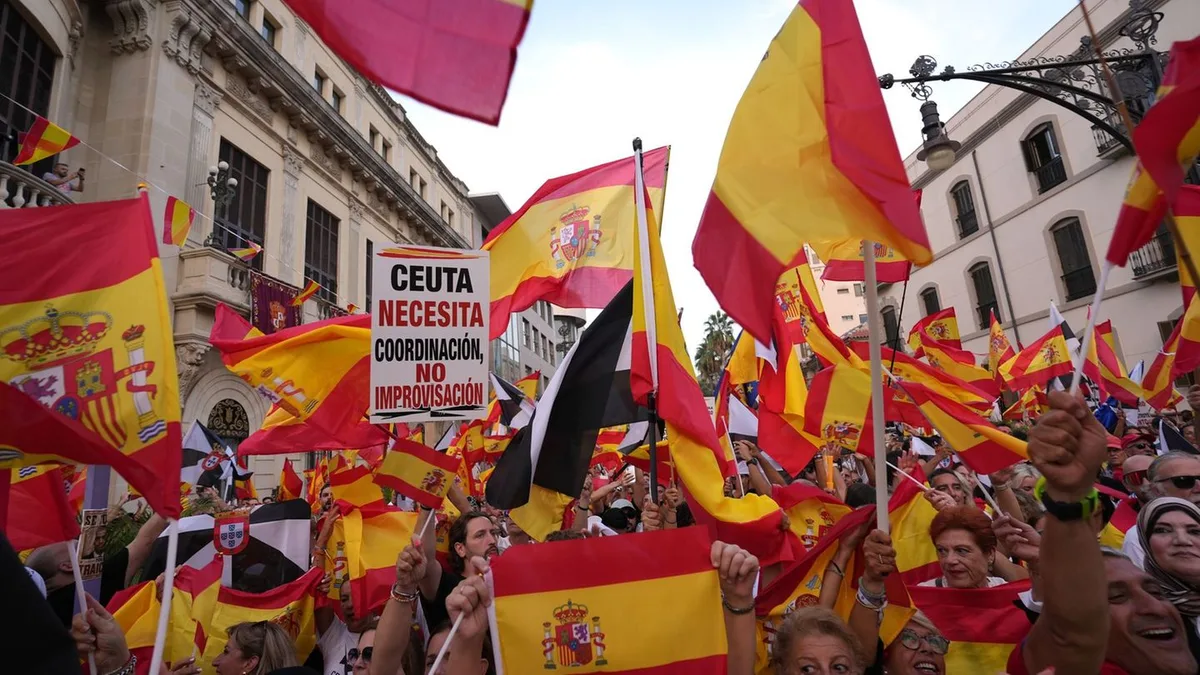 Helfer unter Druck: Demos in Spanien für Ceuta und gegen Sánchez
