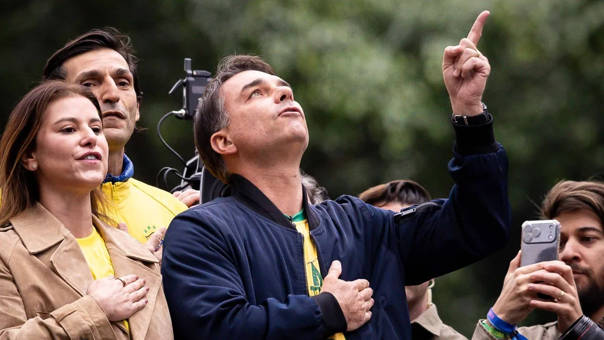 Flávio publica vídeo de Rick com Jair Bolsonaro e “puxa” tragédia para campanha eleitoral