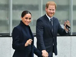 Landung in Birmingham : Harry und Meghan sollen bereits zurück in England sein