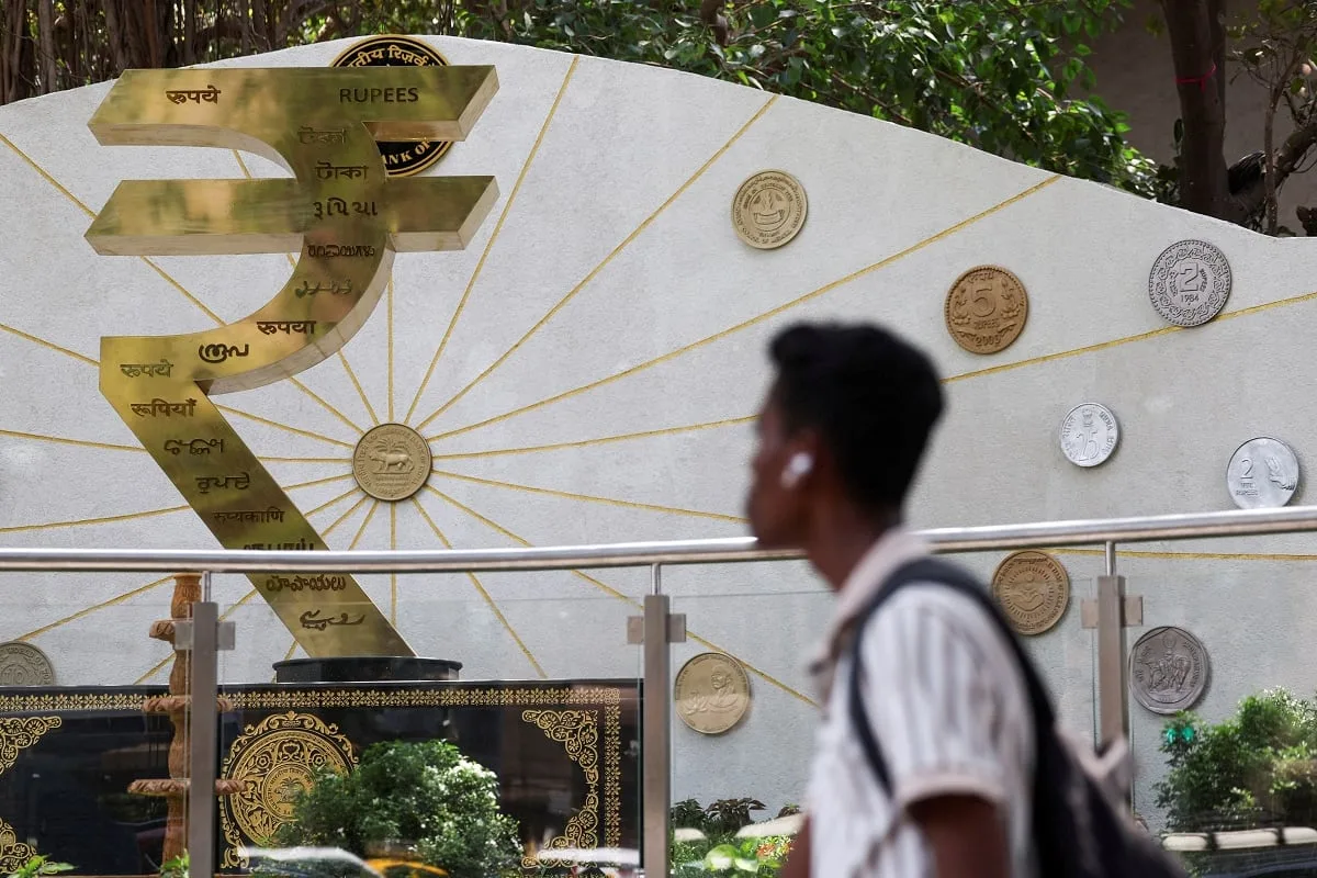 How India has sought to defend the slumping rupee