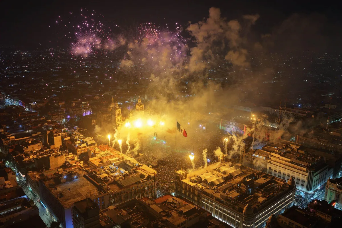 Más de 300 mil personas celebraron el Grito de Independencia en el Zócalo de CDMX