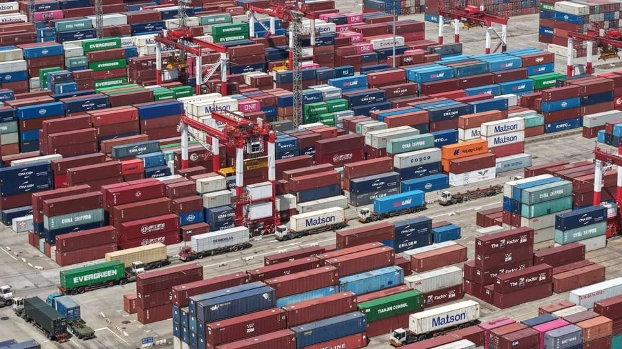 Konjunktur: Chinas Wirtschaft lahmt - Konsum und Investitionen bremsen