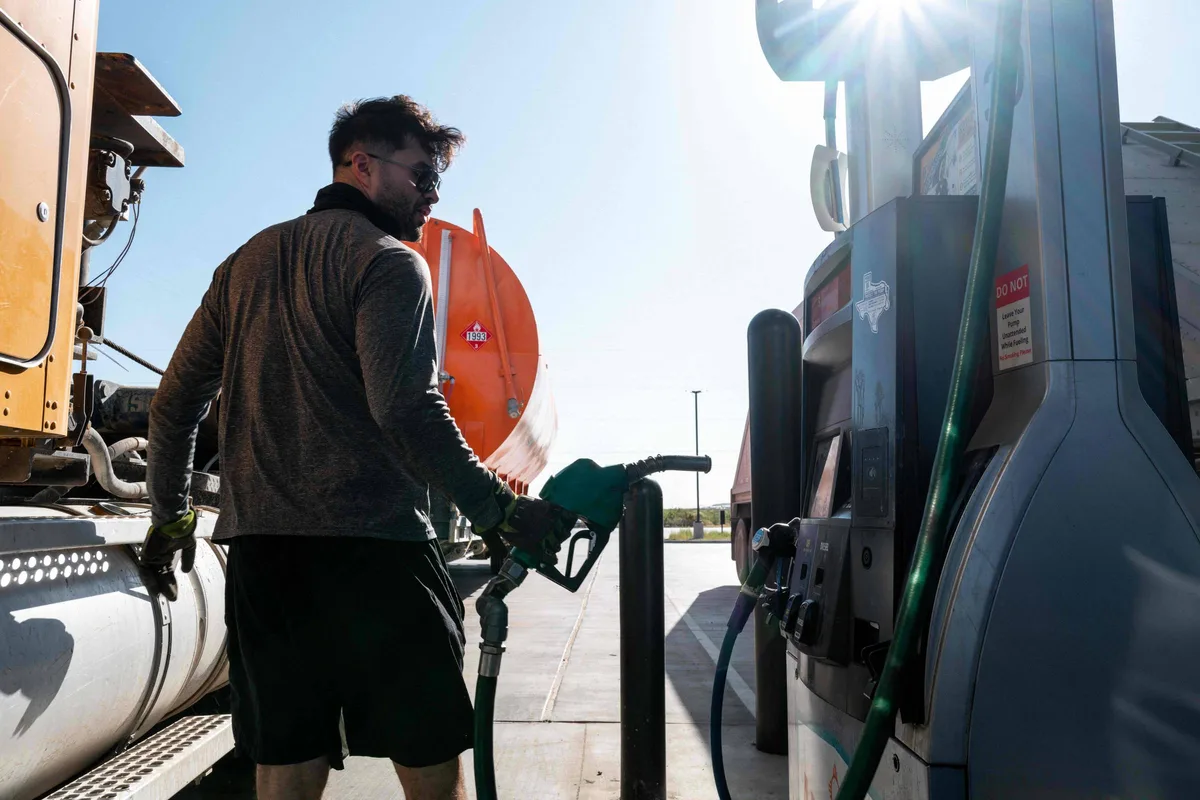 Preço do petróleo oscila com estagnação nas negociações entre EUA e Irã