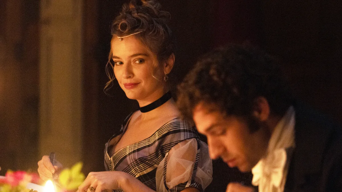 Exclu. Ce soir à la télé : "Il y a un petit côté Gossip Girl", Camille Razat compare la série Le Rouge et le Noir au teen drama culte