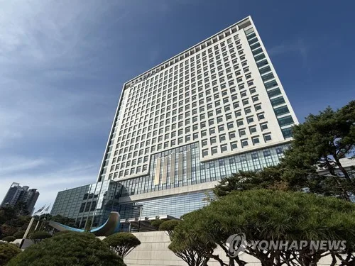 3억 뇌물이 1.7조 사업 수주 발판으로…방사청·업체 재판행