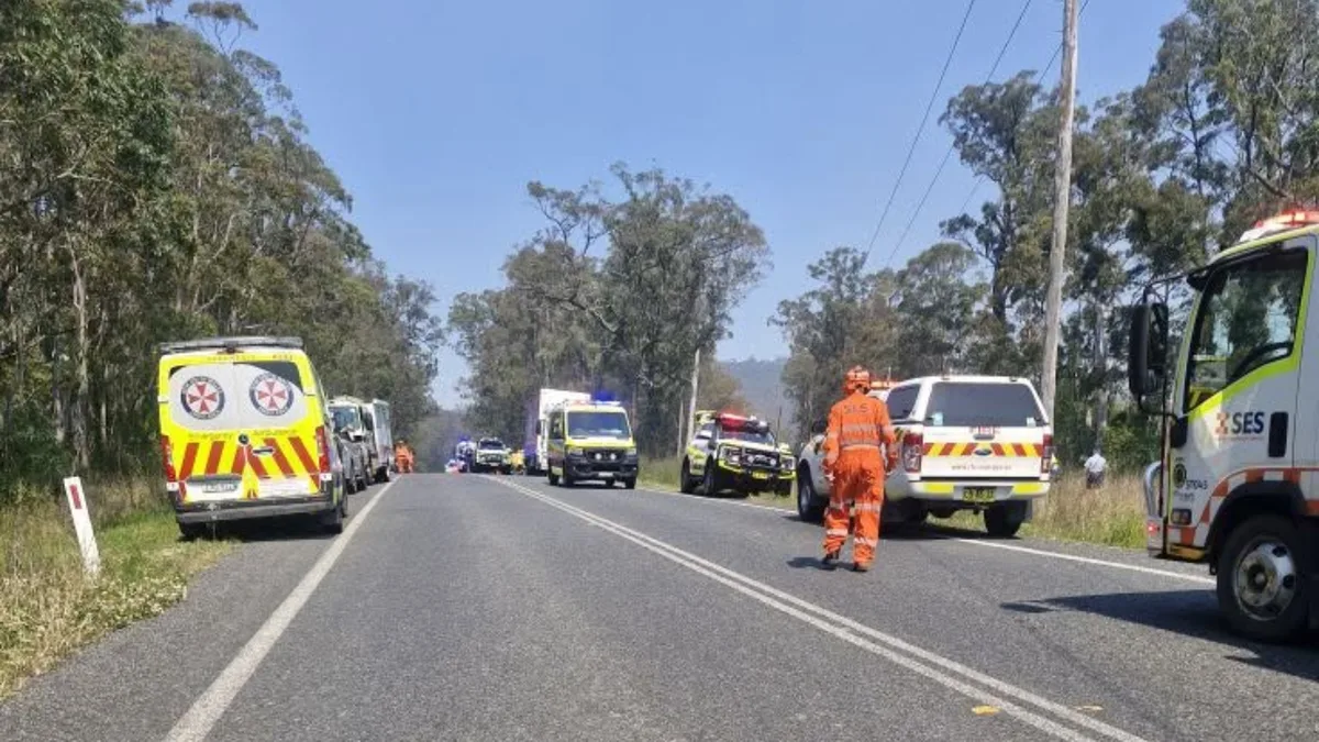 Rider dies after ute towing horse float flips and rolls into motorbikes on Bucketts Way on NSW Mid North Coast
