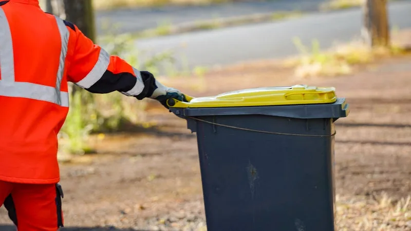 Une commune de la Loire instaure des amendes pour les habitants dont les poubelles restent sur le trottoir