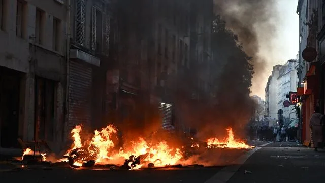Nach den Ausschreitungen: Erneut Krawalle in Paris – Polizei setzt Tränengas ein