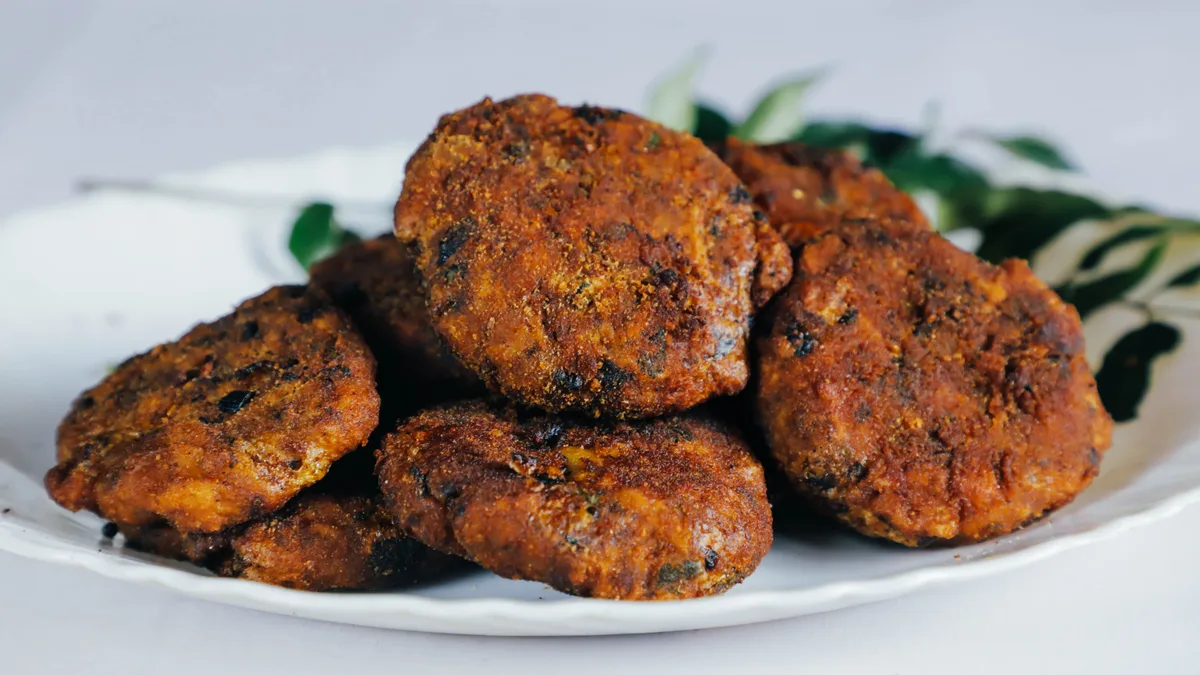 Cómo preparar albóndigas de berenjena al estilo italiano, una receta ‘de la nonna’ para aprovechar esta verdura de verano