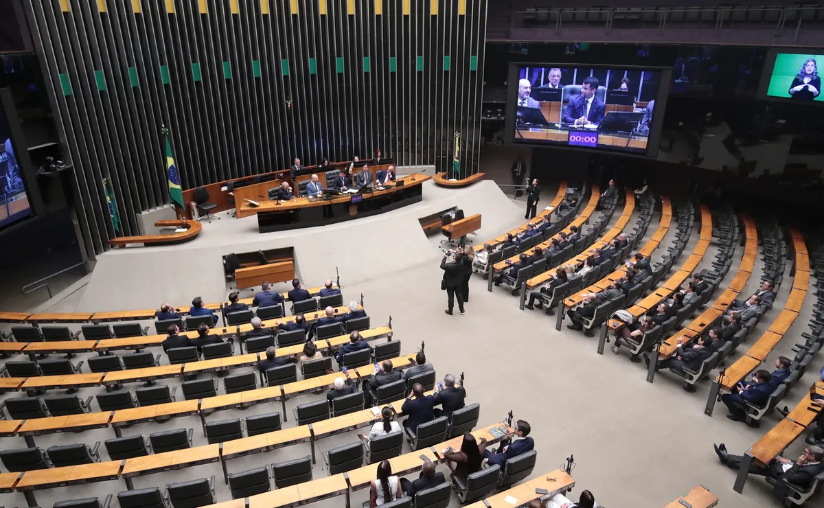 Concurso da Câmara dos Deputados: veja formações exigidas para disputar salários acima de R$ 32 mil