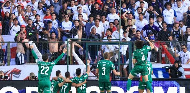 Palmeiras aposta na ruindade da LDU, passa sufoco desnecessário, mas avança