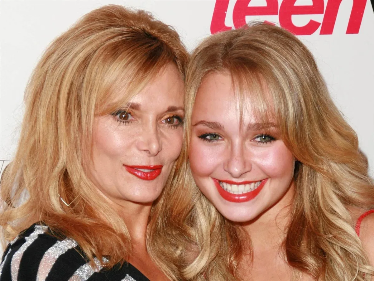 La madre de Hayden Panettiere rompe su silencio y señala directamente a su novio tras la muerte de la actriz