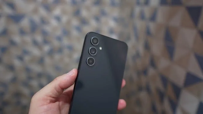 Galaxy A54 na expectativa: beta da One UI 9 para o intermediário vaza na Samsung