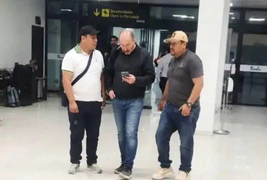 Fernando Cerimedo, preso en Bolivia: la Policía dijo que el exasesor de Milei habría tenido un “problema sentimental” con la mujer atacada y seguirá detenido
