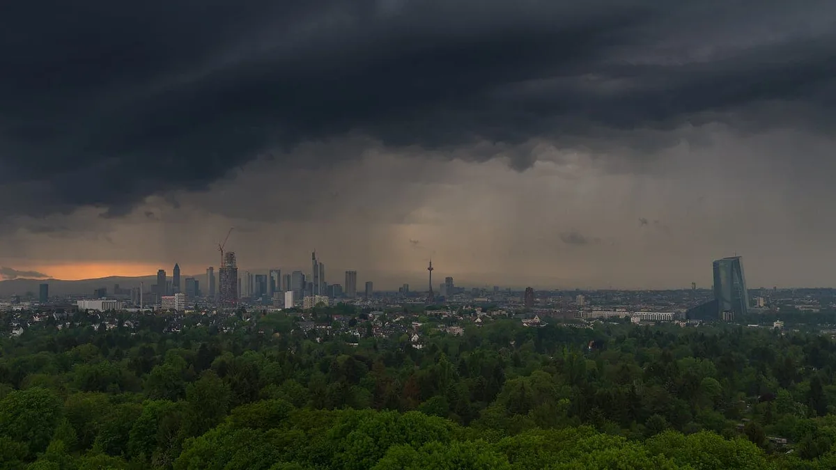Das Wetter am Dienstag: Nach langer Trockenheit wird es ordentlich nass