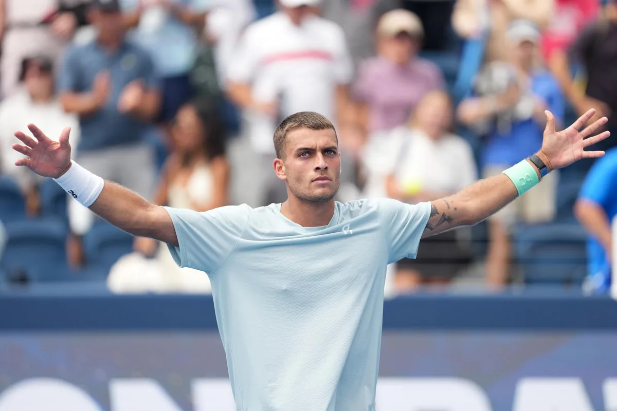 Cobolli vira o jogo e alcança sua primeira semifinal de Masters 1000