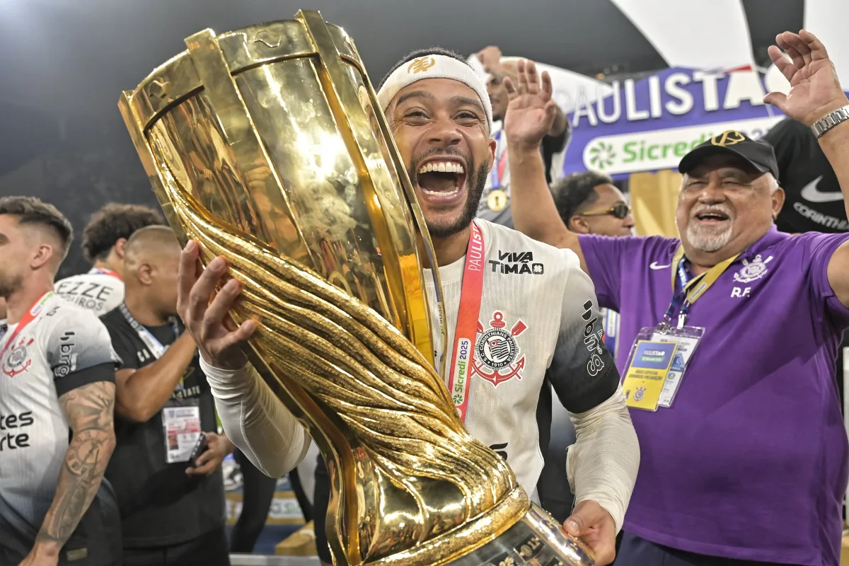 Entre títulos e polêmicas: relembre a passagem de Memphis pelo Corinthians
