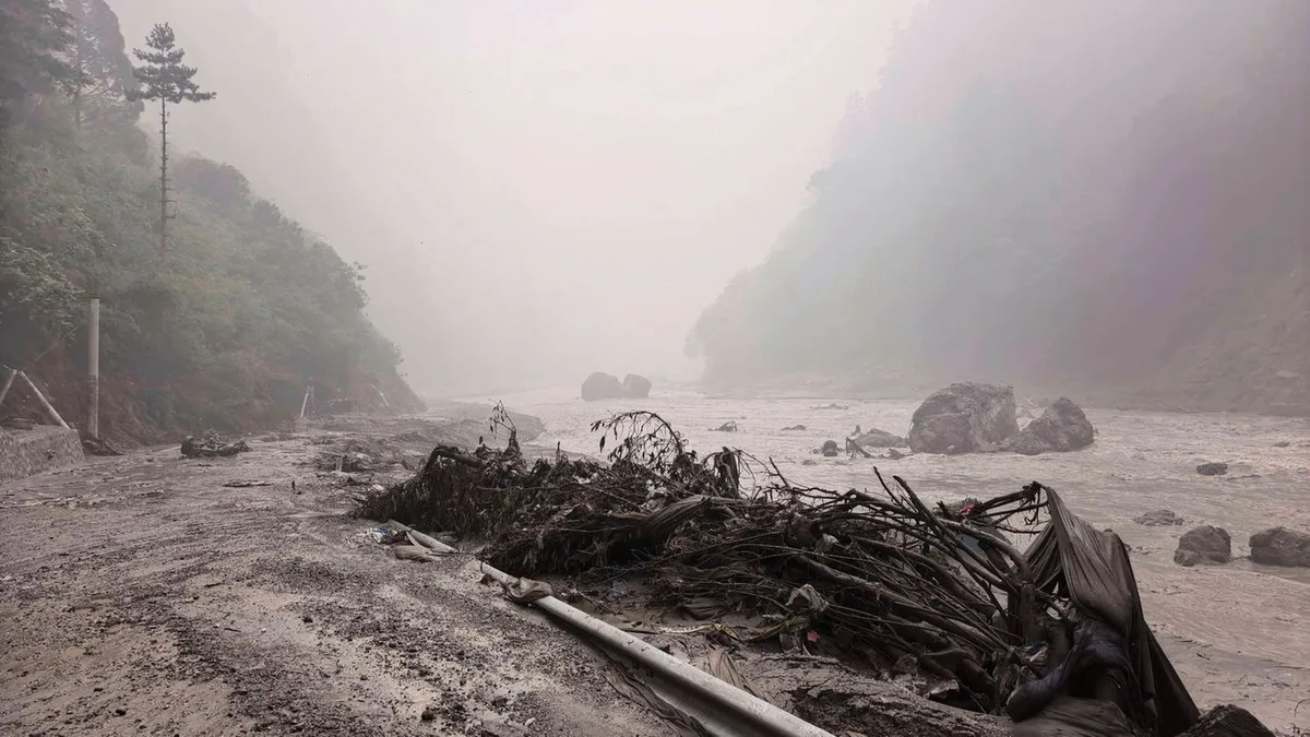 Flut im Himalaya: Fast 100 Tote und Hunderte Vermisste nach Sturzflut in Nepal