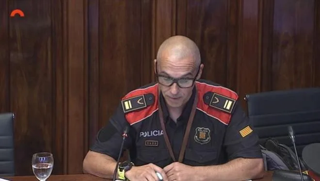 El jefe de información de los Mossos contradice al Govern y niega una infiltración policial en la asamblea de profesores