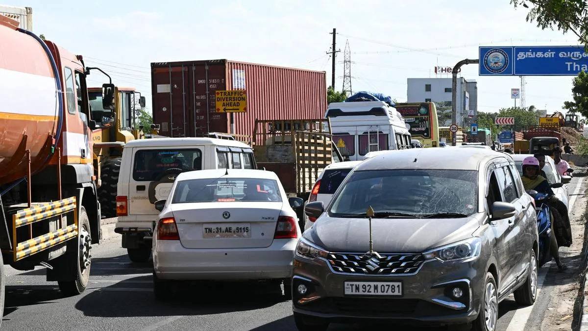 Unplanned installation of monster concrete girders cause traffic snarl in front of District Collectorate