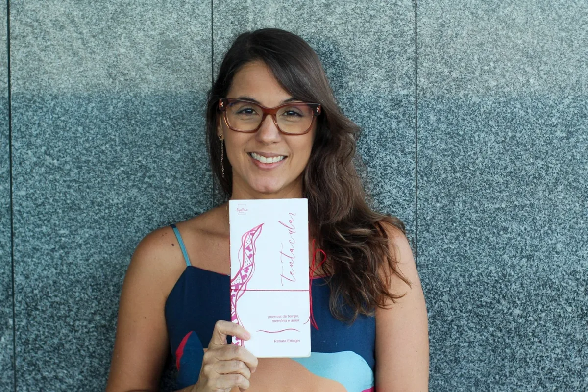 Livro costurado à mão de poeta baiana ganha lançamento em Salvador