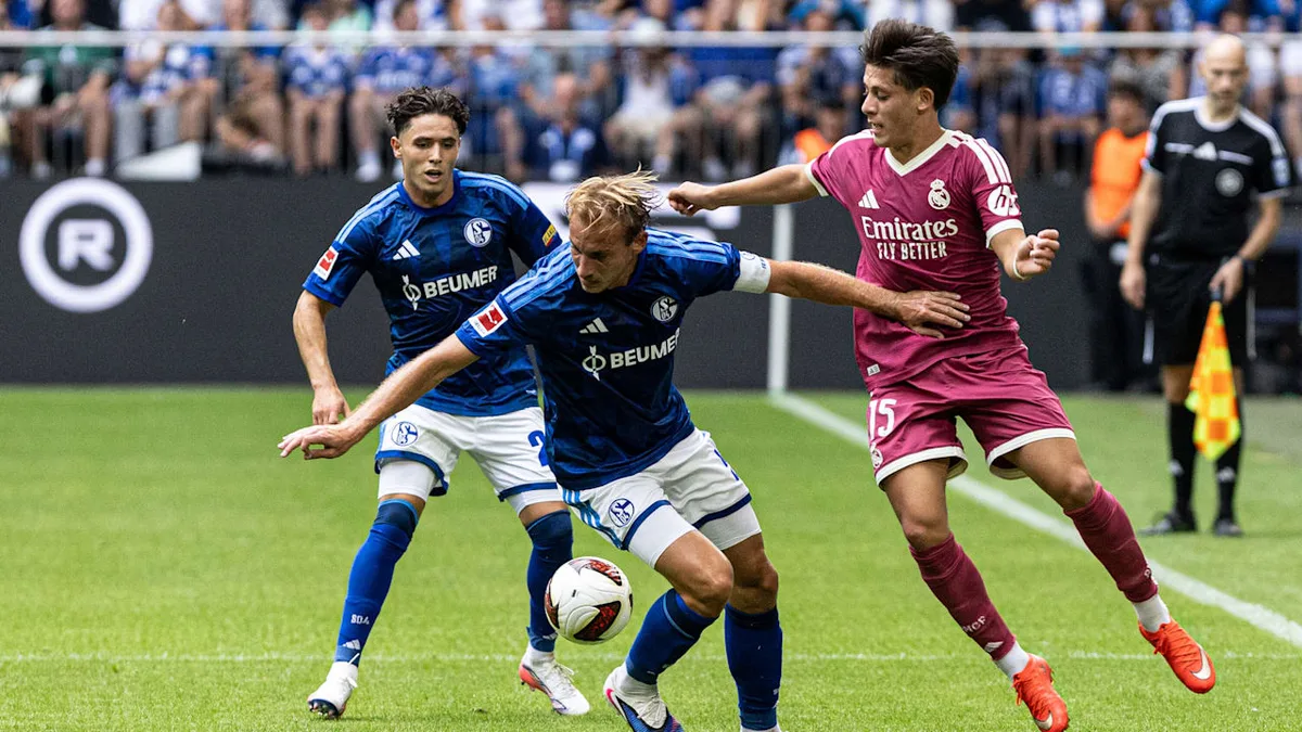 3 angebliche Cousins eines Real-Stars - Eklat in Schalkes Kabinentrakt!