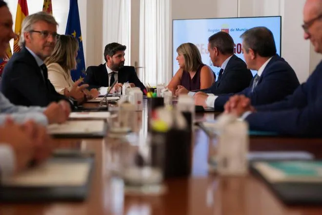 La Región de Murcia pide al Gobierno de España "medios militares" para vigilar sus costas ante la crisis migratoria