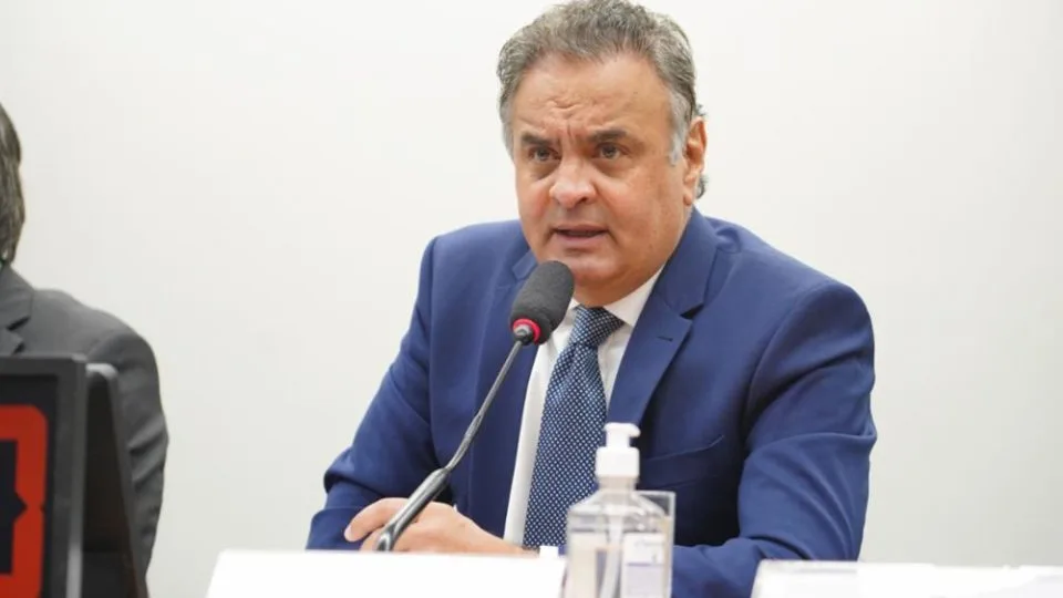 Aécio Neves pode ser anunciado nesta sexta-feira como candidato ao Senado Federal