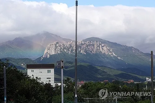 설악산 출입금지구역으로 하산하던 등산객 발목 부상…구조 중