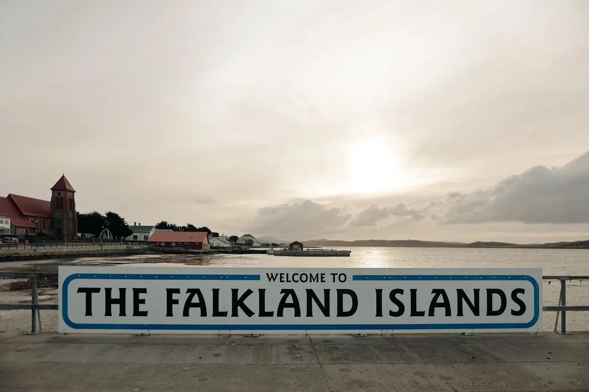 Crece la tensión por Malvinas: el gobierno británico anunció que “protegerá” a las empresas que explotan recursos en las islas