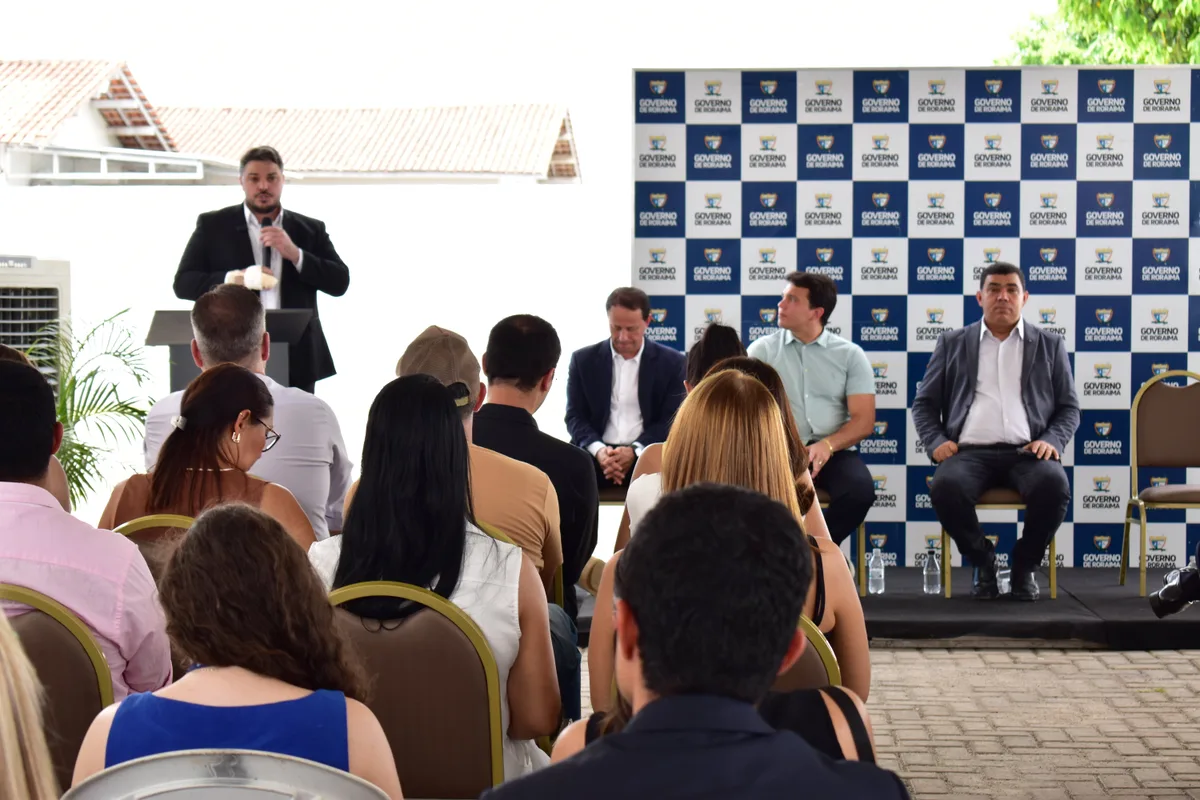 Pesou o clima na inauguração do Centro de Radioterapia