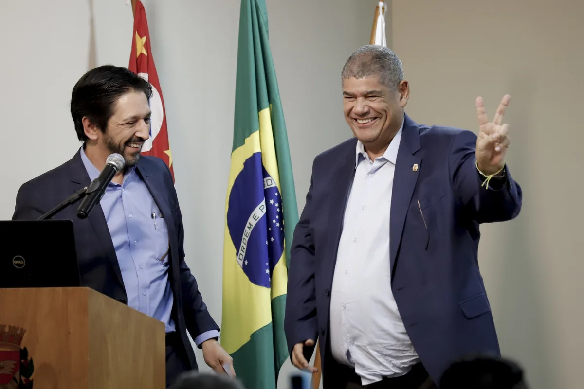 Vídeo mostra criminosos fugindo após assalto a escritório de Milton Leite