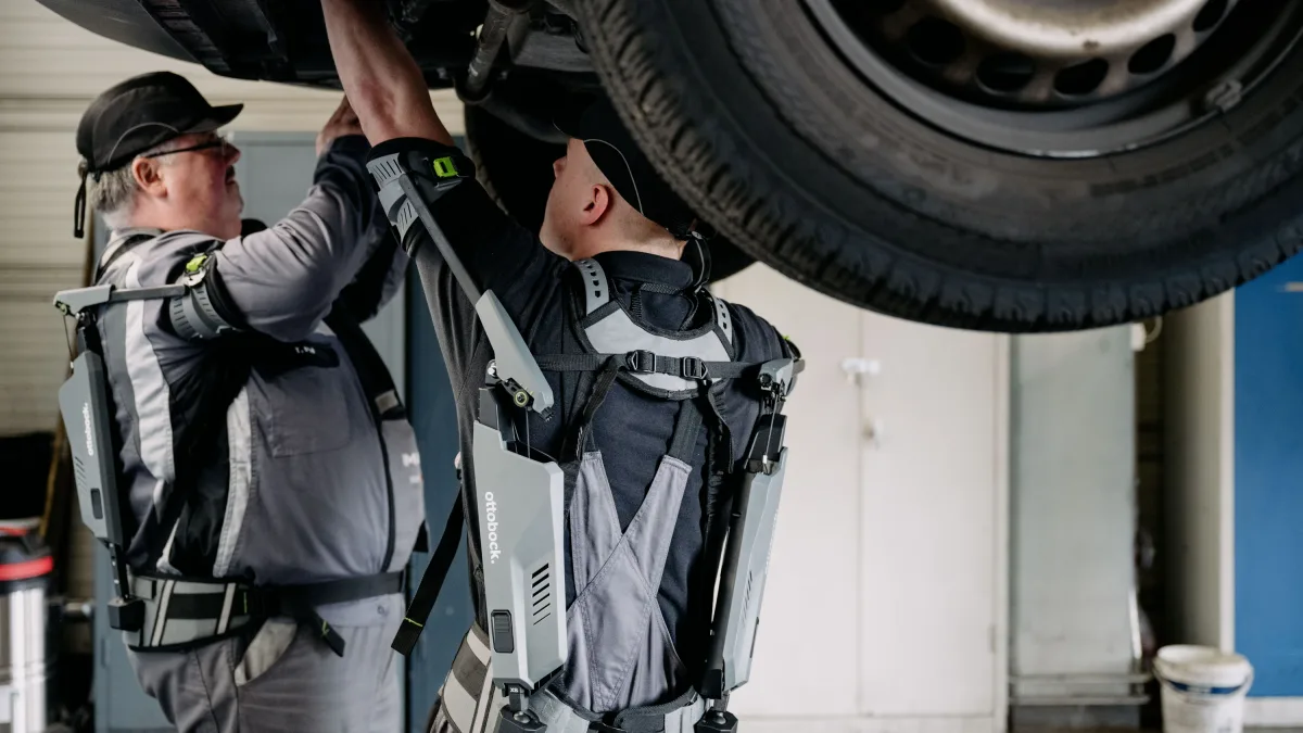 Arbeitsbelastung: Wie Exoskelette Rücken und Schultern entlasten