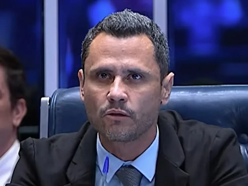 Cleitinho rebate críticas à candidatura em MG: "vai orar que passa"