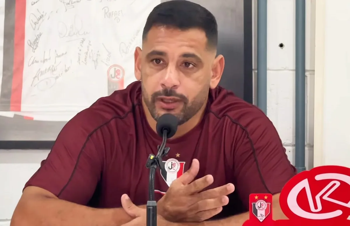 Diego Souza diz que foi vítima de ex-Flamengo em escândalo de licenças falsas: "Um estelionatário"