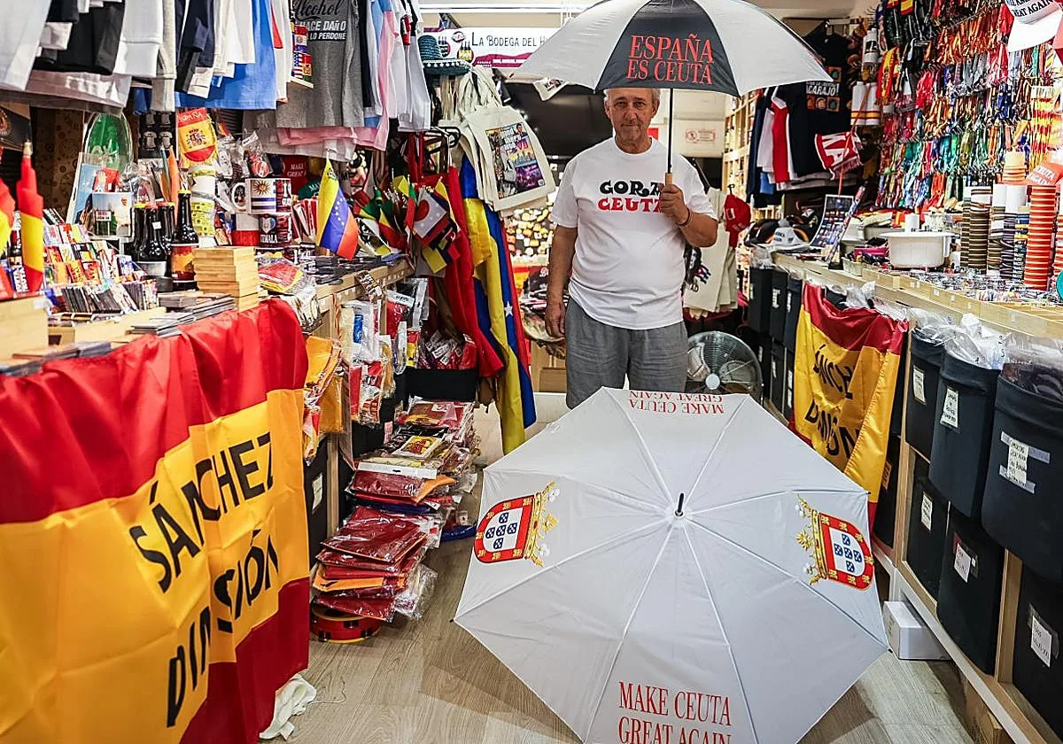 La tienda de Goya que se hace de oro con 'merchandising' de Ceuta: «Toda España está con ellos»