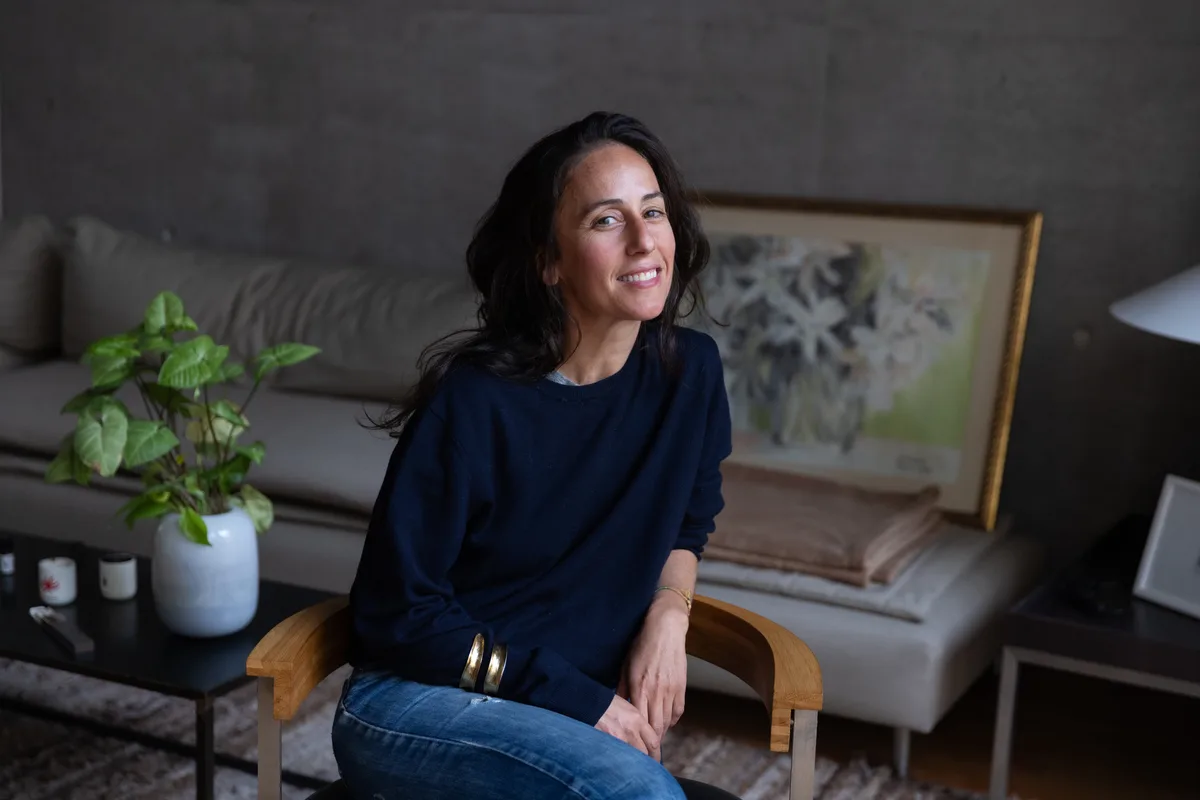 De Vicente López a ganar el Oscar por un film hablado en francés: Violeta Kreimer presenta “Dos personas intercambiando saliva”