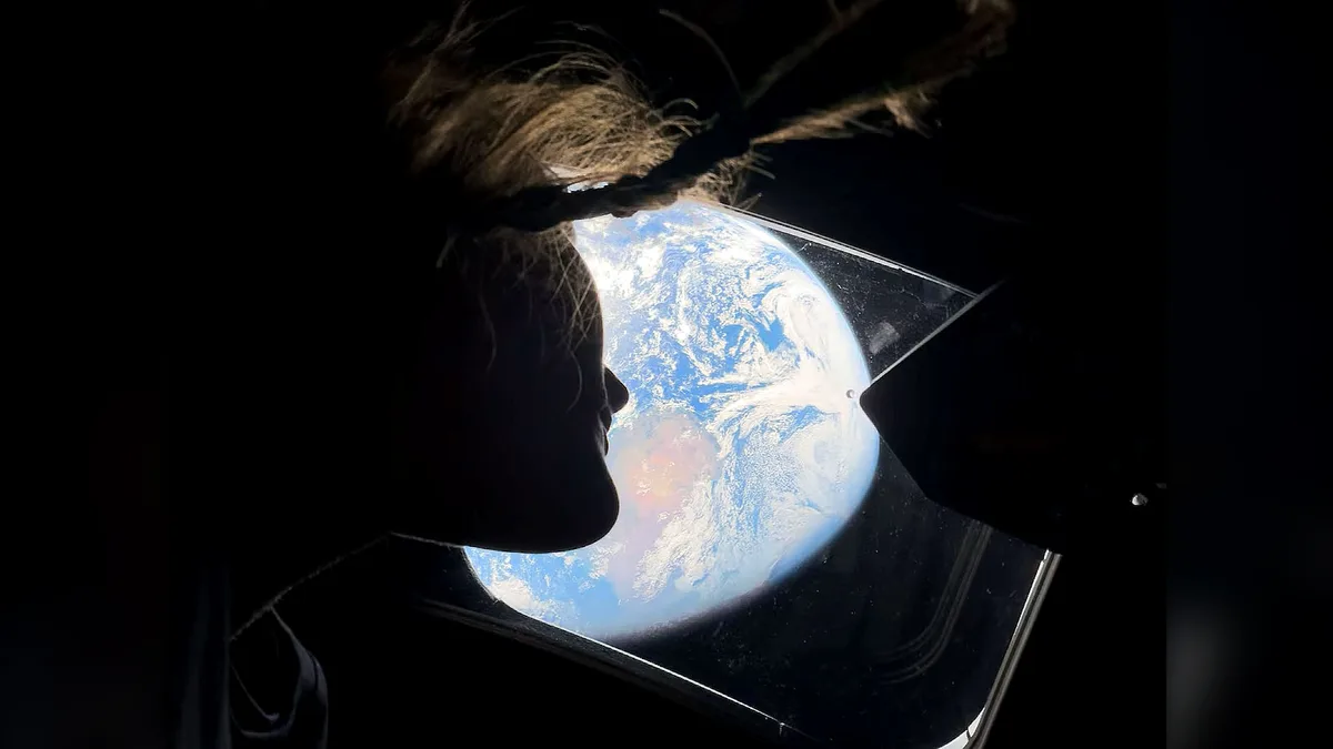 Christina Koch, astronauta da missão Artemis II: “Não há nada que prepare você para a sensação de ver seu planeta iluminado”