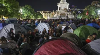 Manifestantes em Lisboa mantêm protesto após apelo da polícia para desmobilização