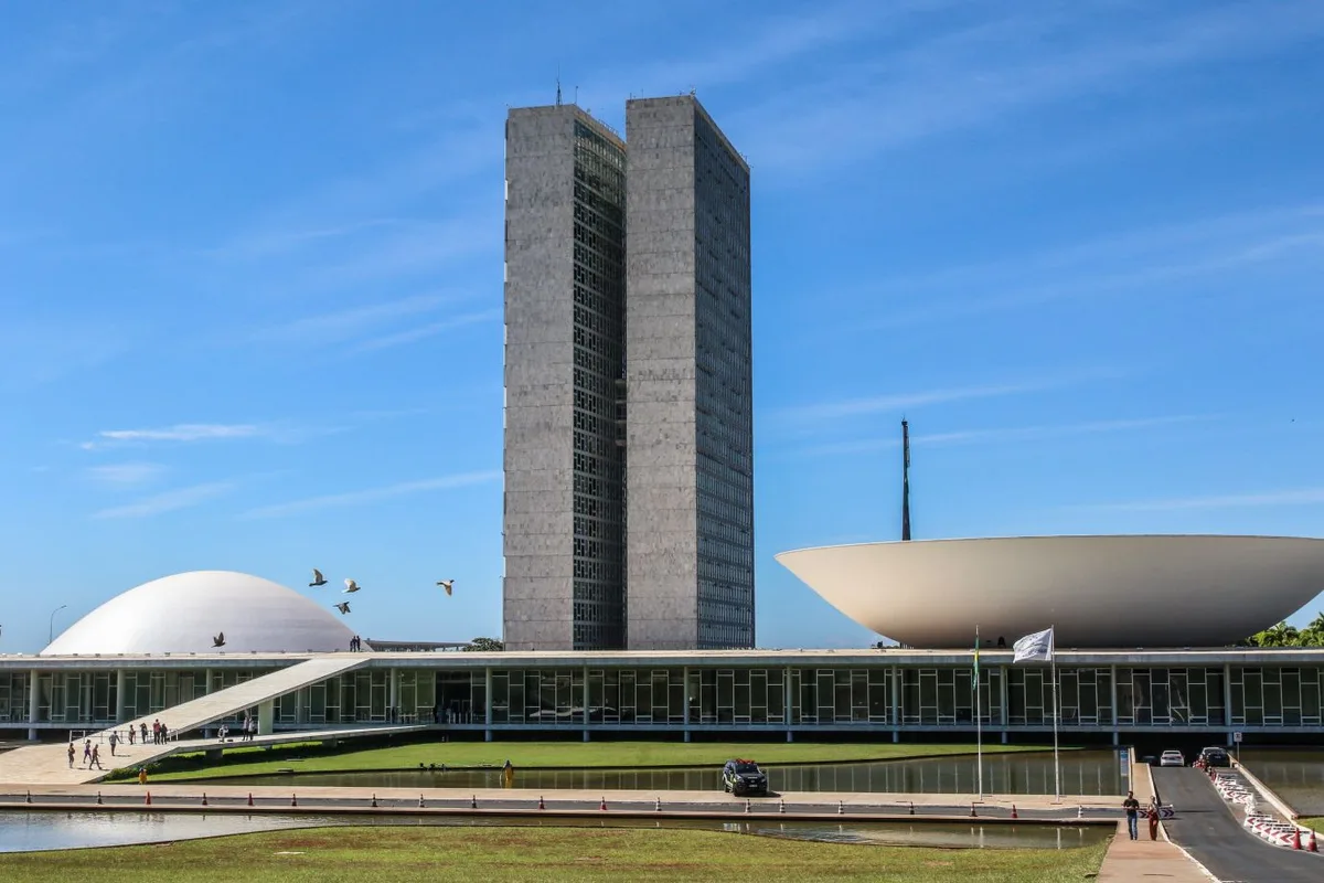 A ‘taxa das blusinhas’ e o que a reforma tributária não alcança