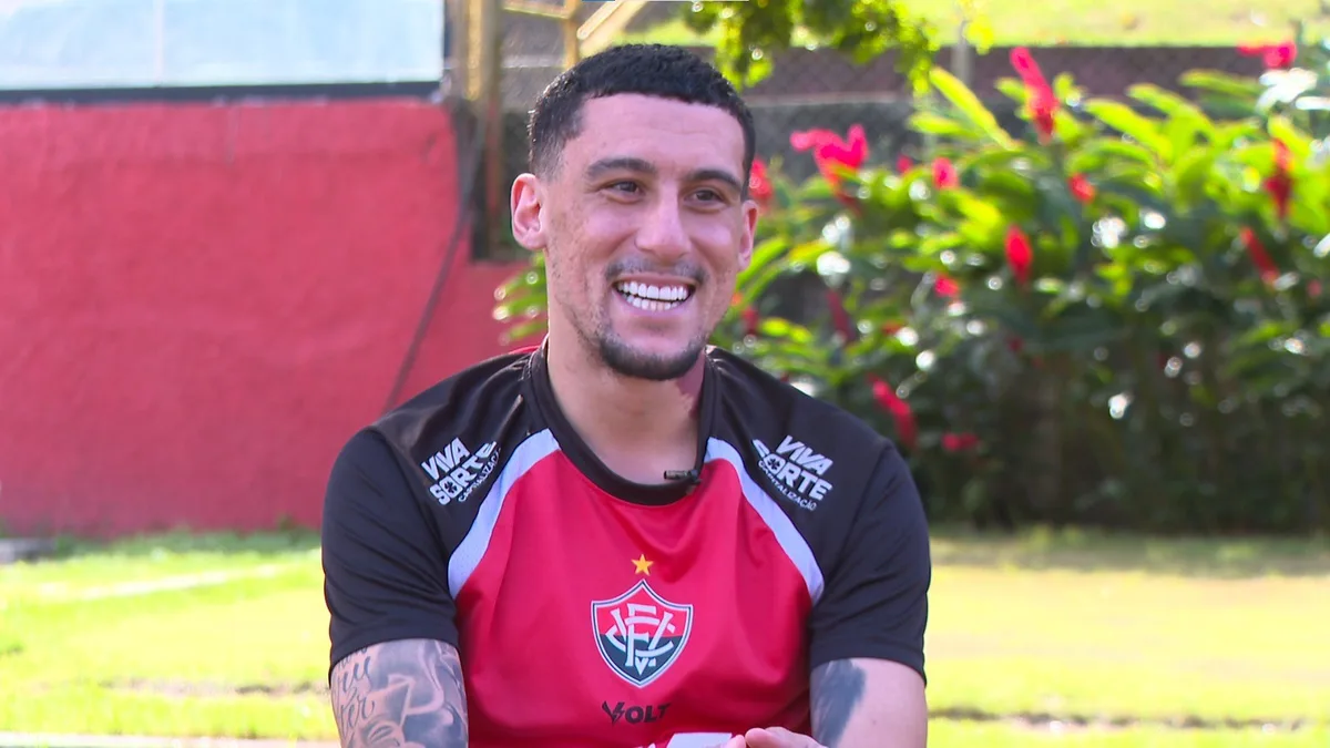 Baralhas vive desafios com novo filho enquanto lidera garotos do Vitória em campo e no paintball