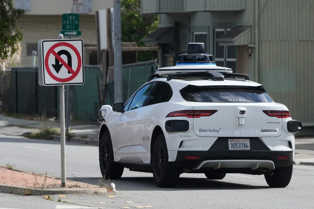 Cómo funcionan los autos autónomos que “se manejan solos” y fueron habilitados por el Gobierno