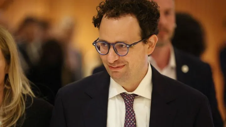 Le patron d'Anthropic, l'américain Dario Amodei, appelle à ralentir la vitesse de développement de l'IA