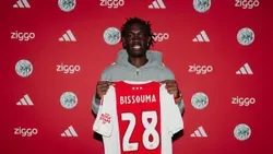OFICIAL: sem clube, Yves Bissouma assina pelo Ajax até ao fim da época