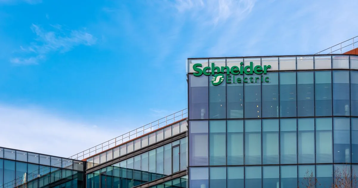 Schneider eleva metas de receita e lucro com alta da procura por data centers de IA