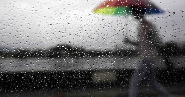 Aviso amarelo em 14 distritos: chuva e trovoada