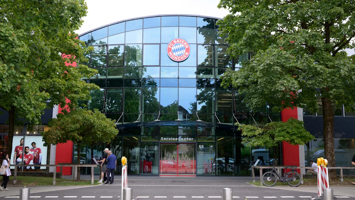 Welcher Vertrag jetzt verlängert wird - Star-Berater auf der Bayern-Geschäftsstelle