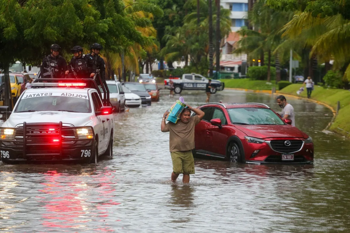 Ondas tropicales 33 y 34 traerán lluvias fuertes a Guerrero, Quintana Roo, Chiapas y otros estados