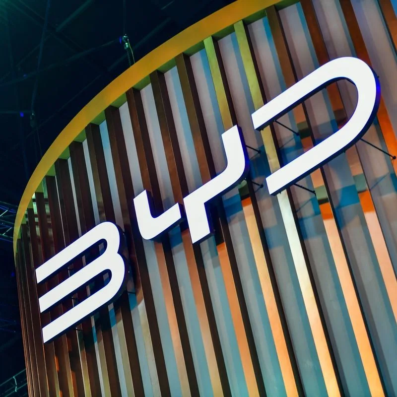 Actualité : BYD prépare déjà l’après-voiture électrique : le constructeur dévoile son robot humanoïde capable de nettoyer votre maison et de préparer vos repas