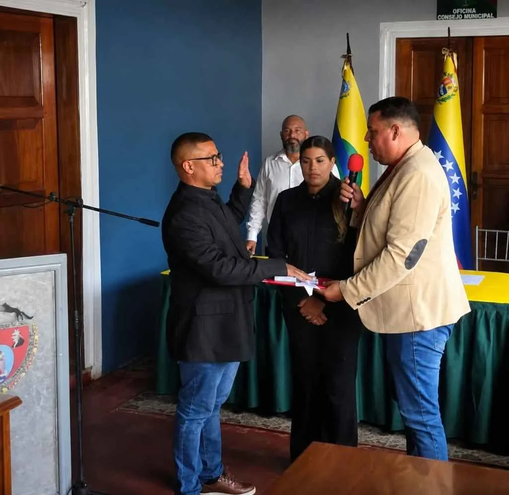 Juramentan a nuevo alcalde de Guasipati tras renuncia de Wuihelm Torrellas